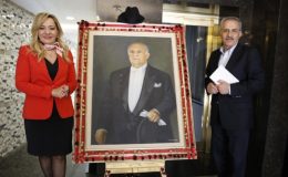 Evinde ofisinde tasarruf yapar kız öğrencilere burs verirdi