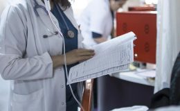 Hastanede doktorlara ve güvenlik görevlisine saldırı