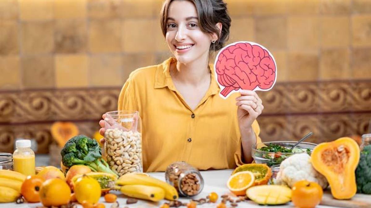 Alzheimer tüm dünyada salgın gibi yayılıyor! D vitamini, Omega 3 ve B12 eksikliğine dikkat! İşte Demans düşmanı besinler
