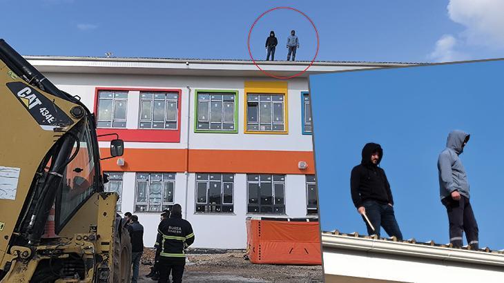 Bursa’da işçiler ücretlerini alamadıkları gerekçesiyle çatıya çıktı