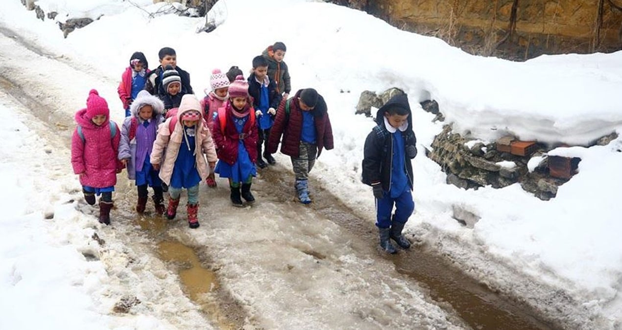 Kar yağışı sonrası ilk tatil haberi! 4 ilde eğitime 1 gün ara verildi