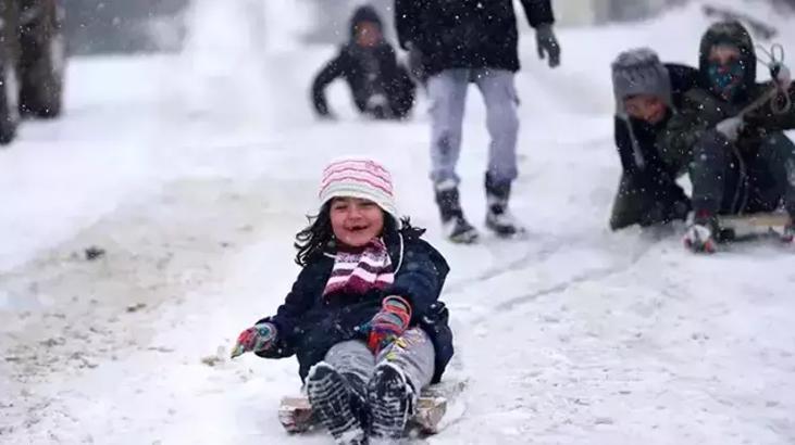 SON DAKİKA | İstanbul’da eğitime kar engeli! Valilik duyurdu: 12 Şubat çarşamba günü il genelinde tüm okullar tatil edildi